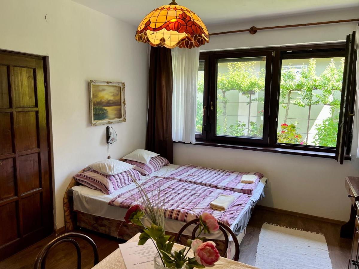 Orosz Apartmanhaz Дьюла Екстер'єр фото