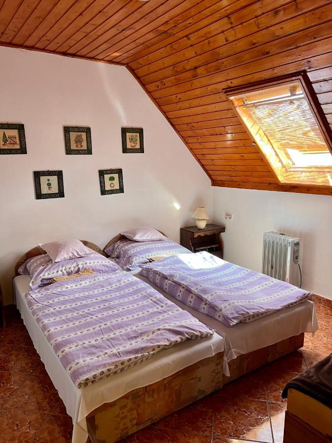 Orosz Apartmanhaz Дьюла Екстер'єр фото